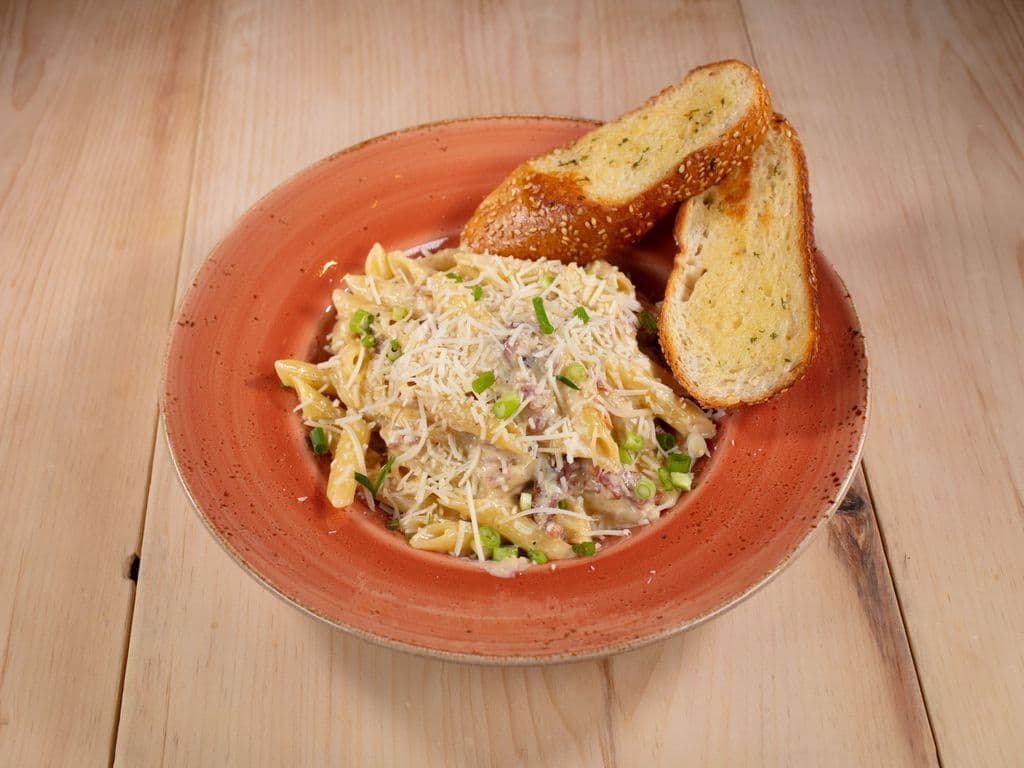 POLLO PENNE ALFREDO