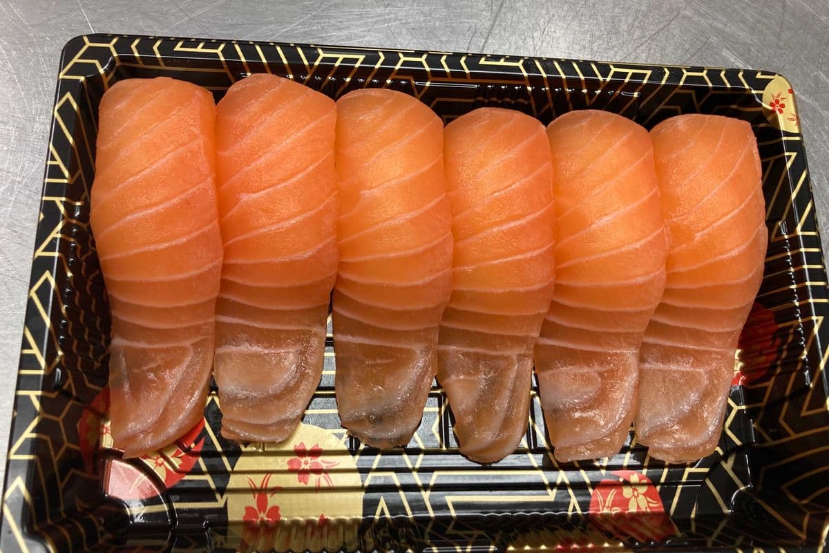 Salmon Sushi Appetizer (6pcs)
