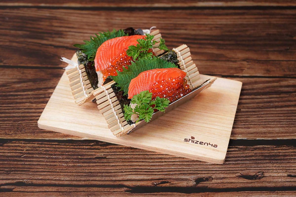 Salmon Oyako Temaki (2pcs)
