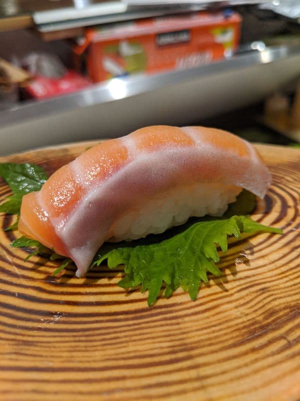 Saumon nigiri (2 mcx) / Salmon Nigiri (2 pcs)