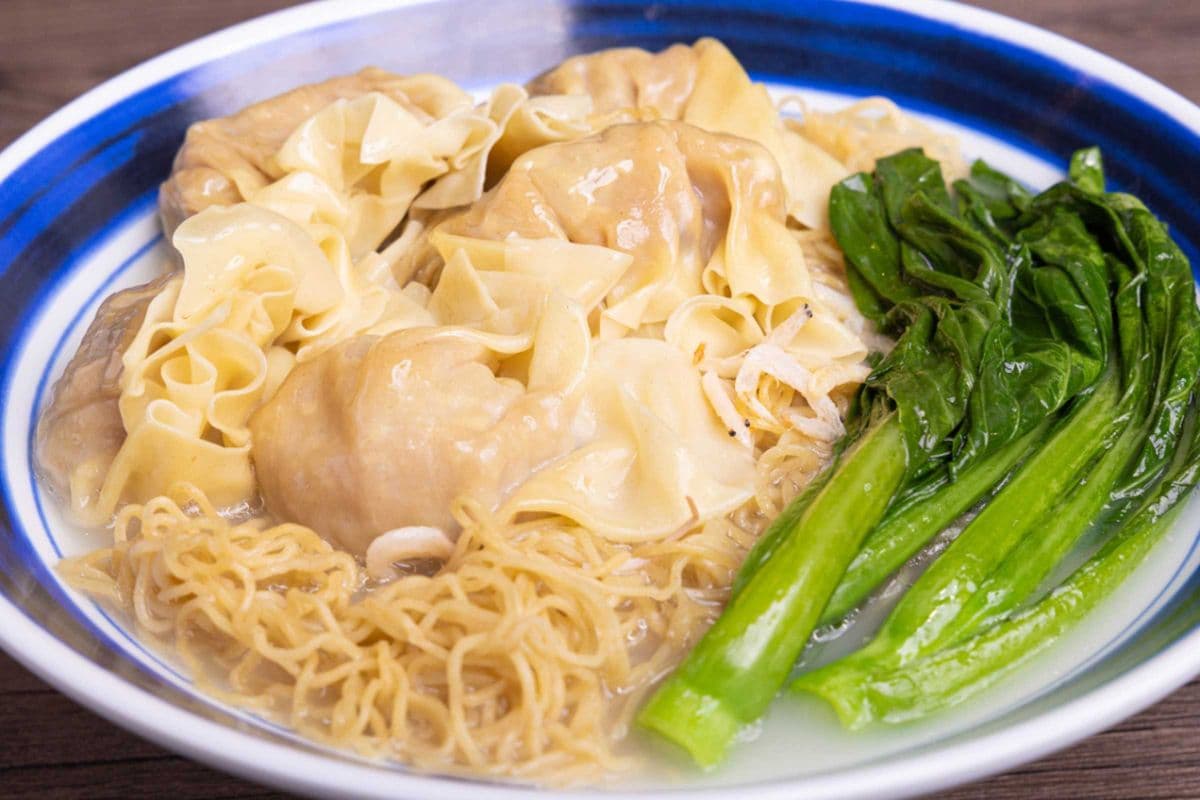 B05. Signature Mushroom Prawn Wonton Egg Noodles Soup (金牌香菇鮮蝦雲吞麵)