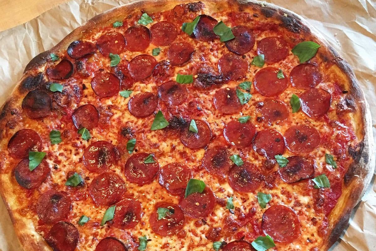 Extra Large Pepperoni Pizza + FREE GARLIC DIP