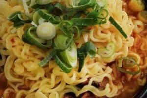 28. 감자탕 라면猪骨汤拉面 GAMJA TANG Pork Bone Soup Ramen
