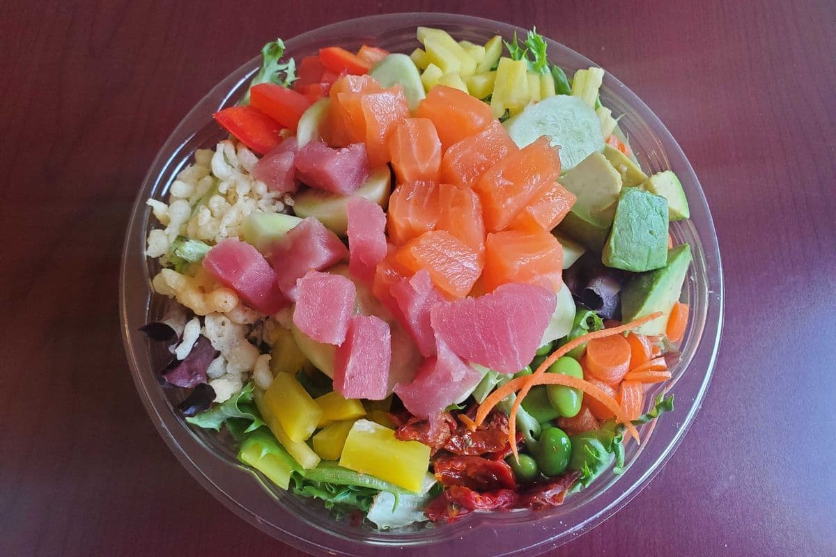 Bol poké au saumon et thon