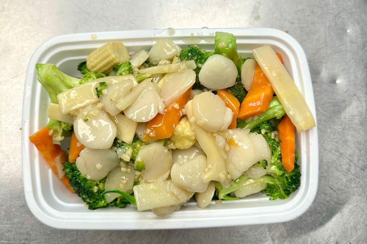 F17. Pétoncles et brocoli / Scallops and Broccoli