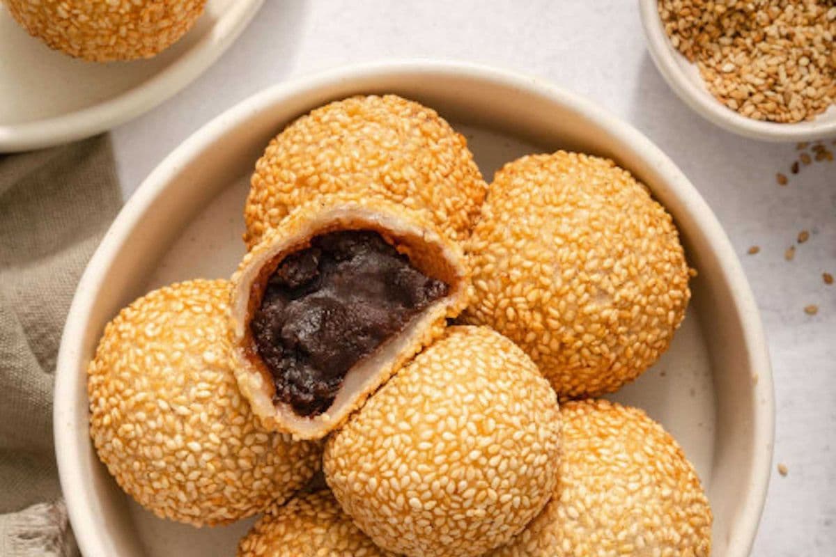 Sesame Balls With Red Bean Paste (6 pcs)