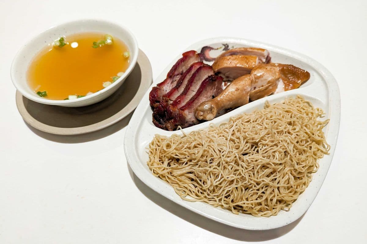 115 Soy Chicken and BBQ Pork with Noodle 叉燒油雞撈麵