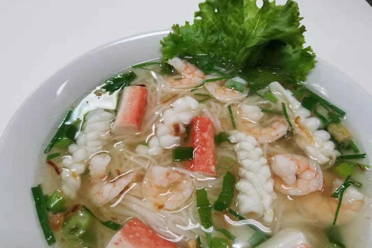 207. Seafood with Rice Noodle Soup