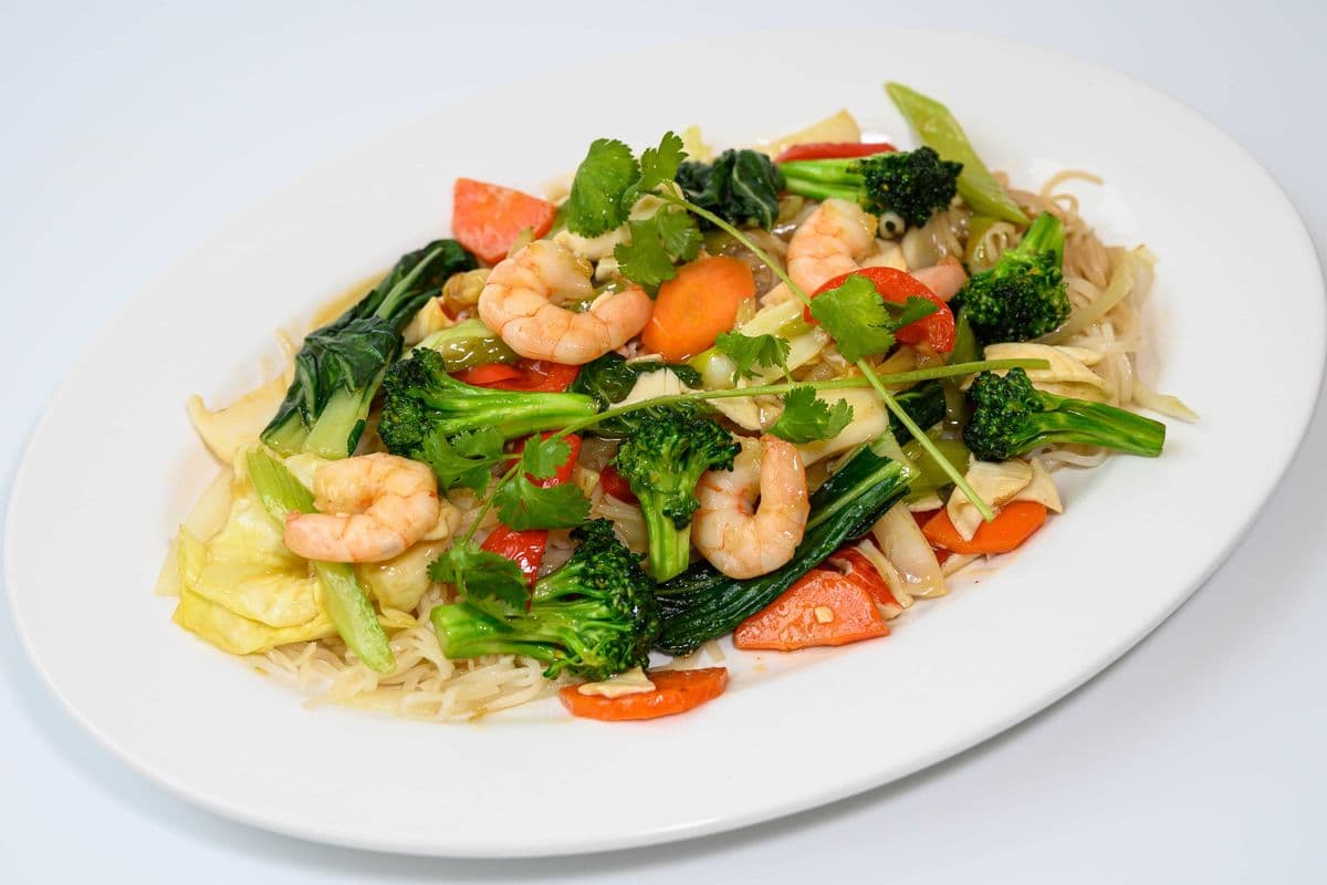 95. Stir Fried Seafood and Vegetables on Rice Noodle
