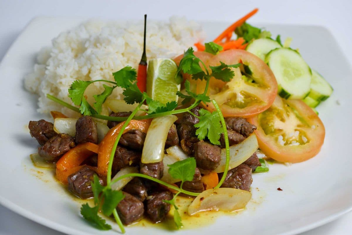 C13. Cơm Bò Lúc Lắc - Shaking Beef