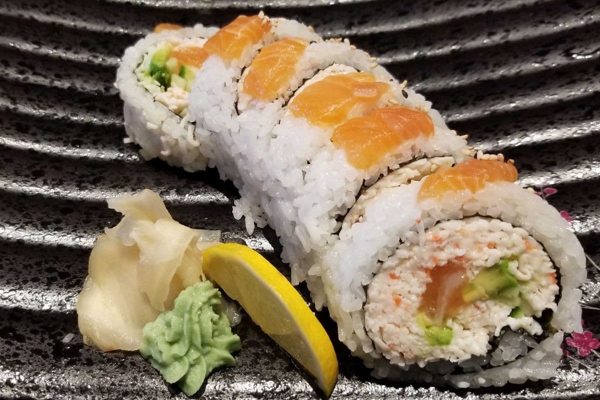 Salmon California Roll (6 pcs)