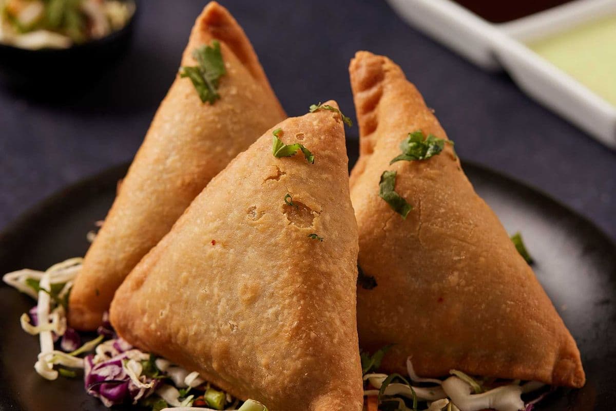 Vegetable Samosas (3 pcs)