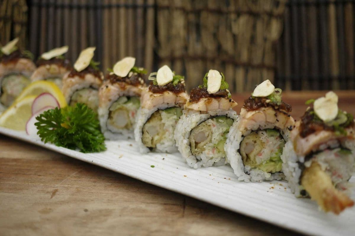 Salmon Tataki Roll