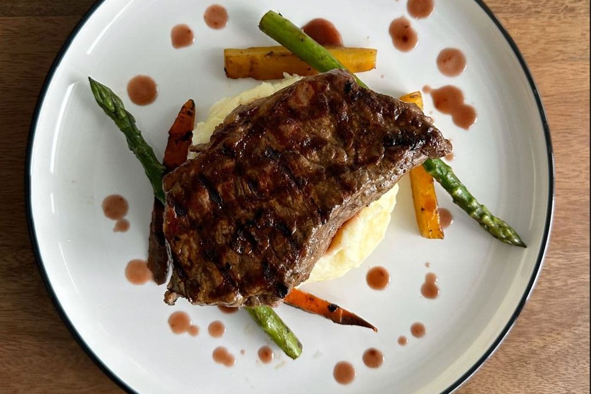 AAA Striploin (10 oz)