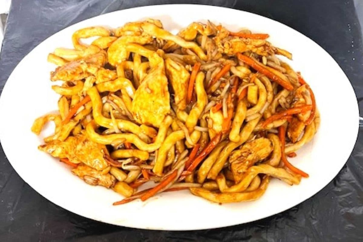 54. Shanghai Noodle with Chicken and Vegetables