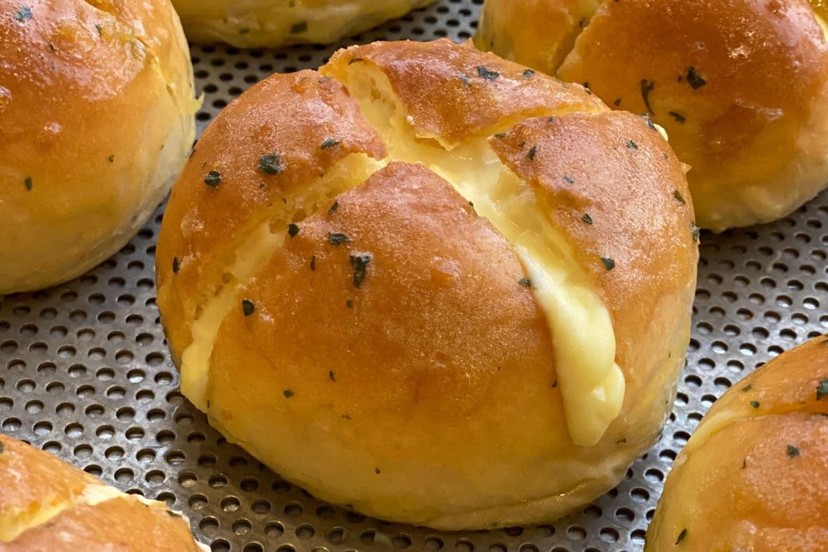 Cream Cheese Garlic Bun