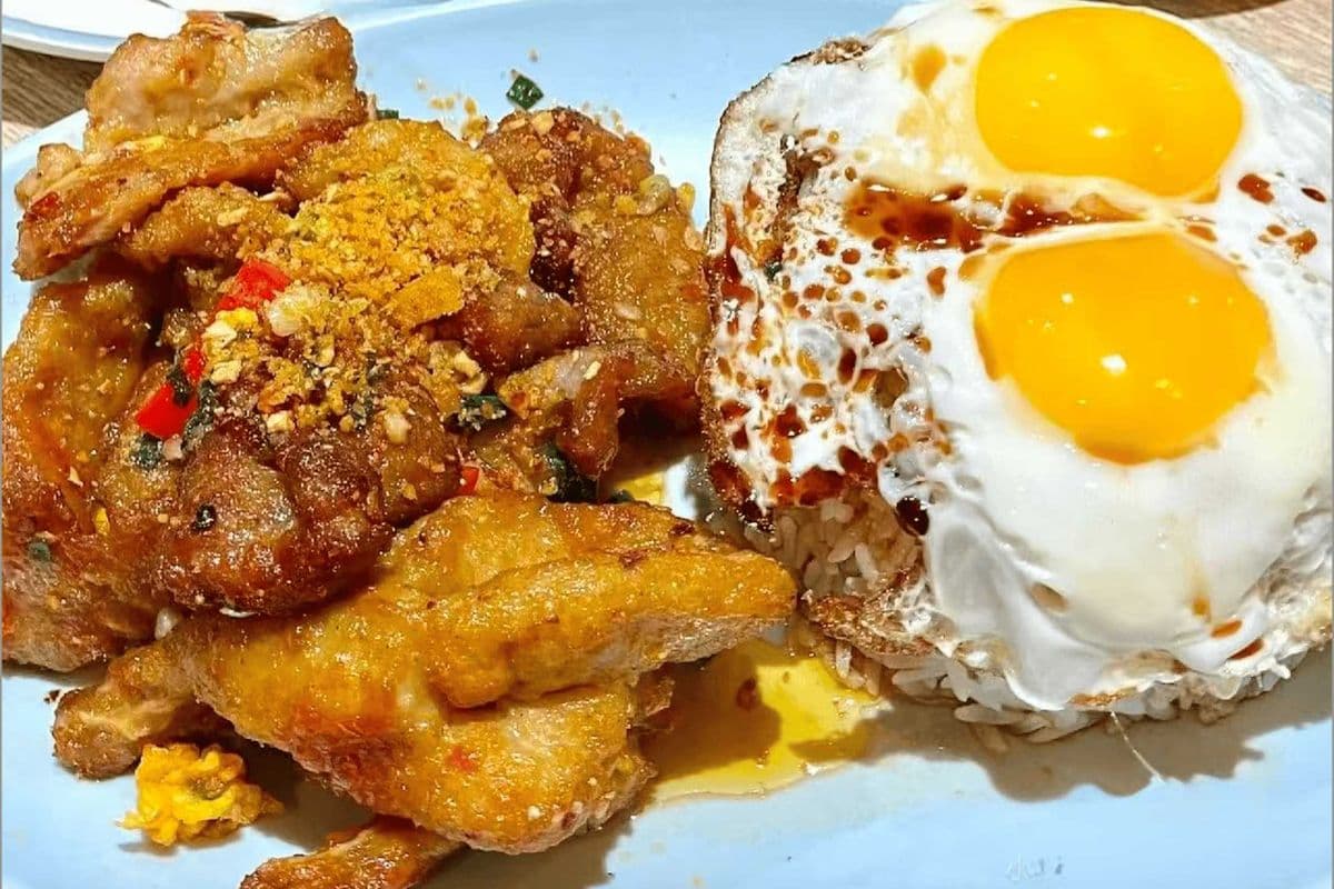 Macau-Style Typhoon Shelter Pork Chop Rice with Double Egg Yolks 澳门🇲🇴经典避风塘猪扒双黄蛋饭