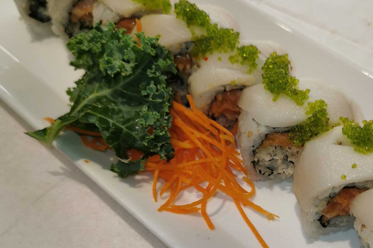 Snow Dragon Roll (8 pcs)