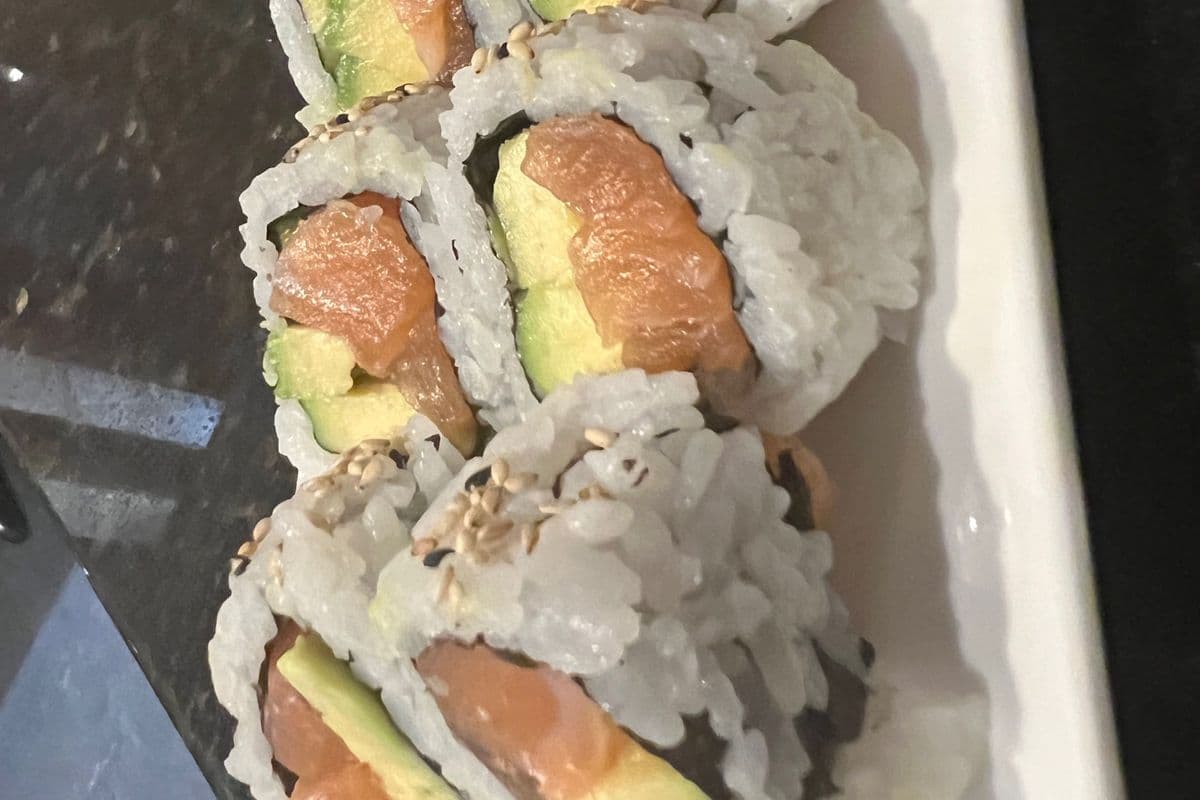 178. Salmon Avocado Roll