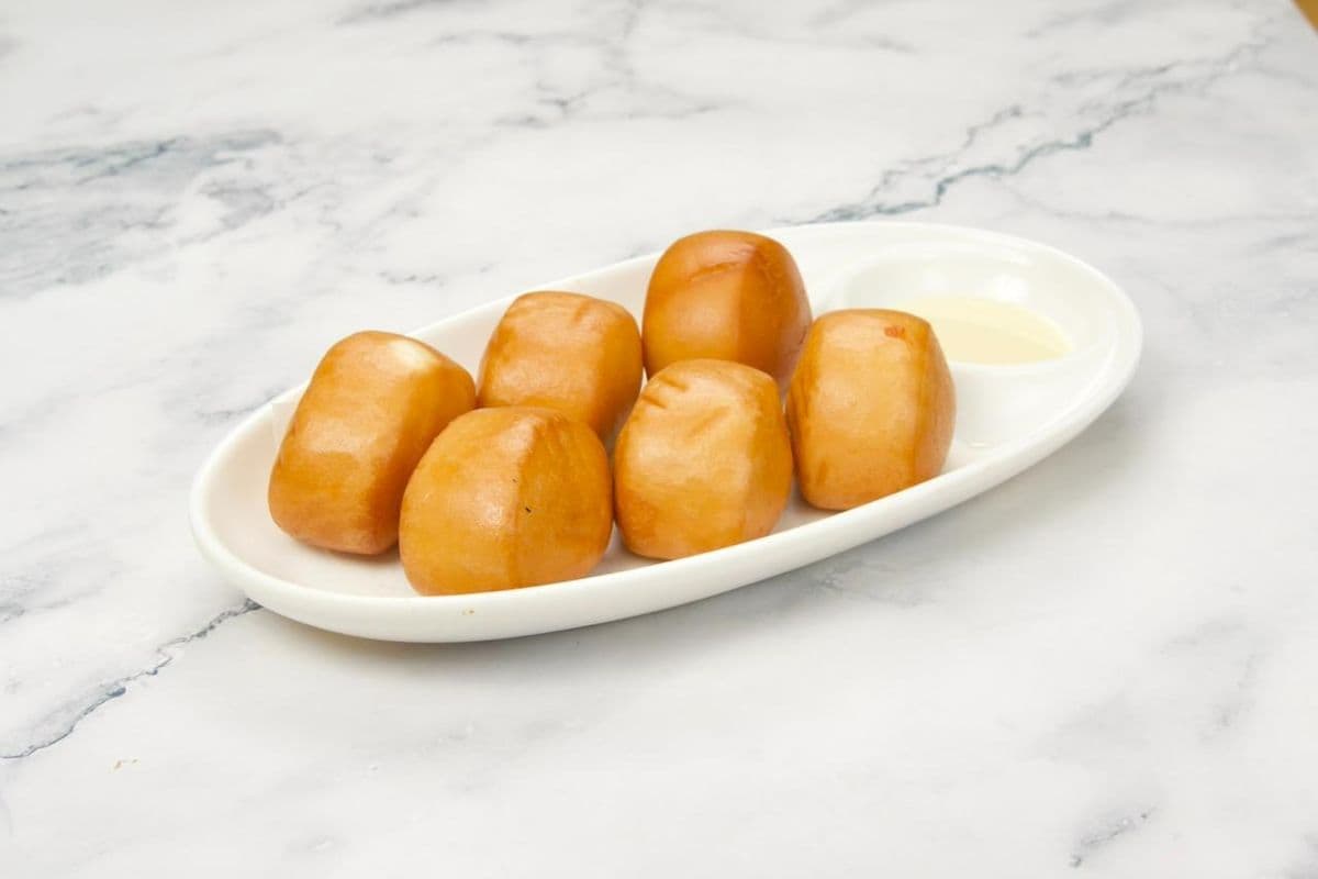 Deep-Fried Chinese Bun / 黄金馒头