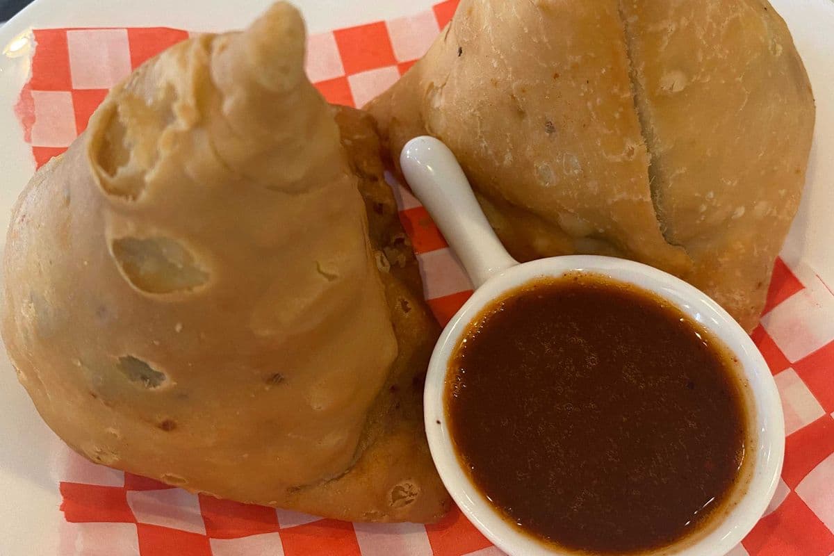 Chicken or Beef Samosa (2 pcs)