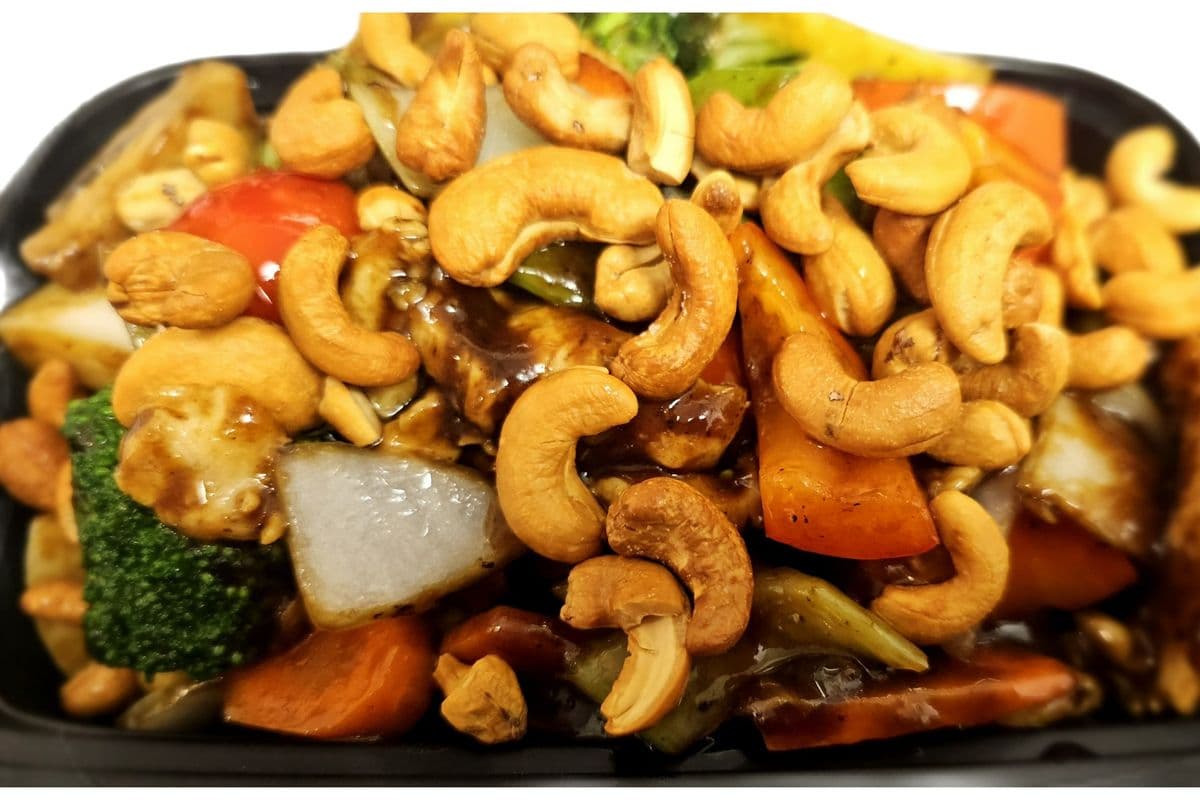 I8. Chicken or BBQ Pork with Cashew Nuts and Diced Vegetables - Gai or Chasha Ding