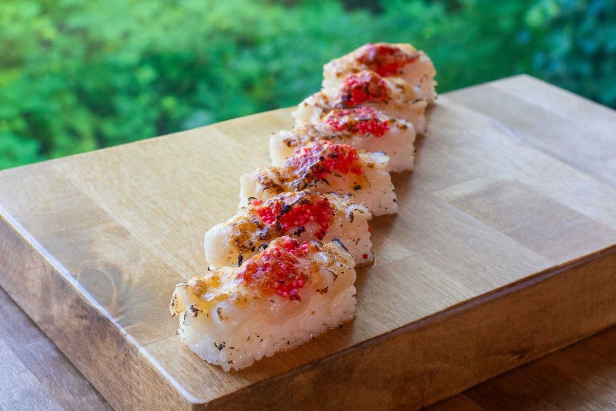 Tobiko Hotate Oshi Sushi