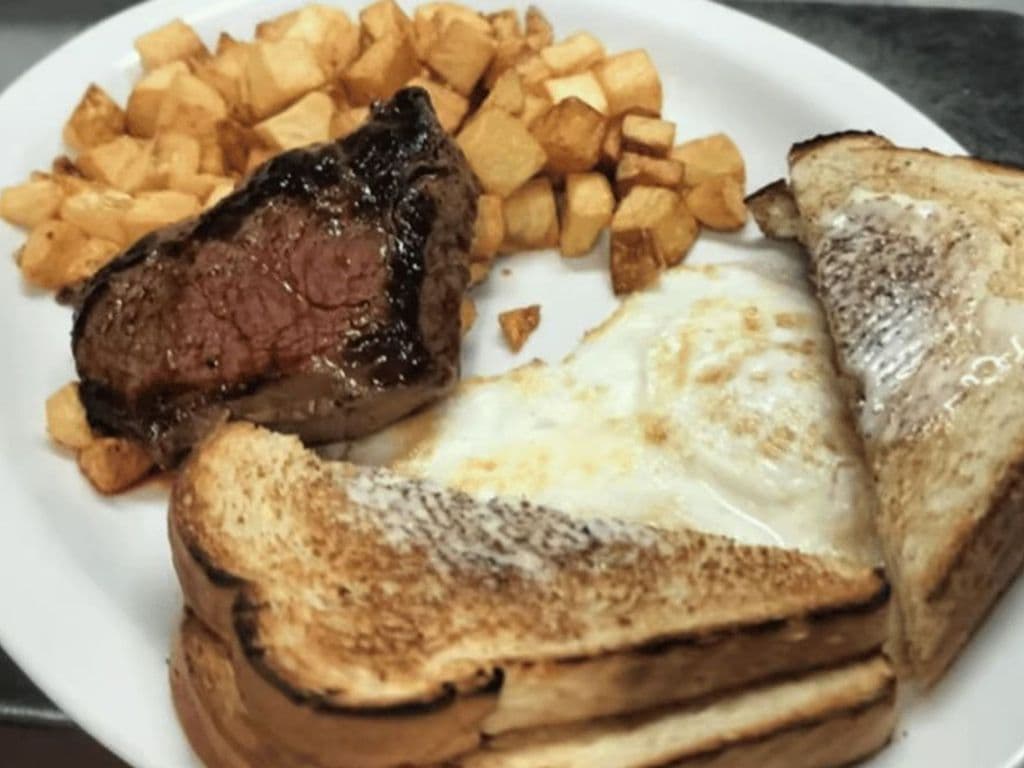 Steak and Eggs (6 Oz)