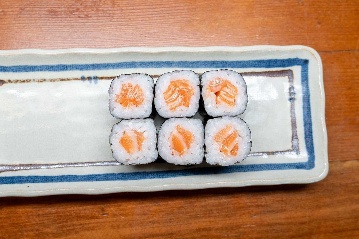 Salmon Roll (6 pcs)