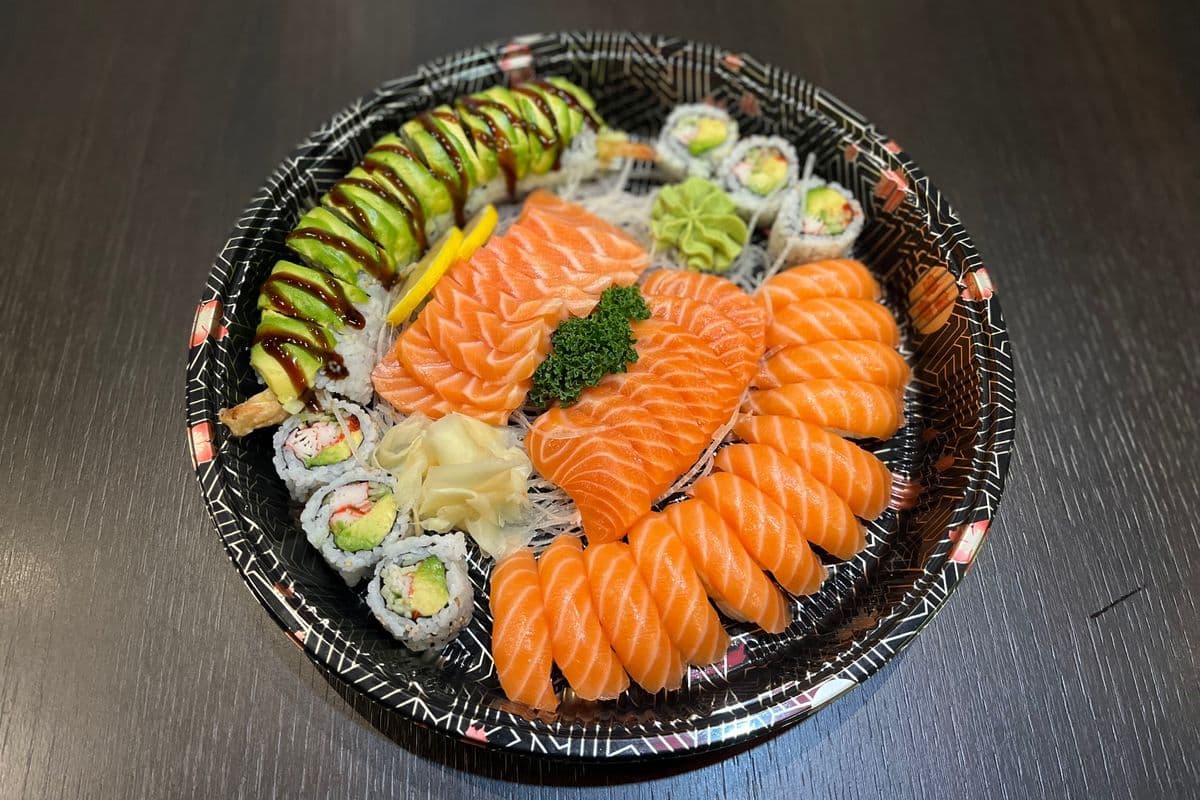 227-2. Small Salmon Combo Tray (42pcs)