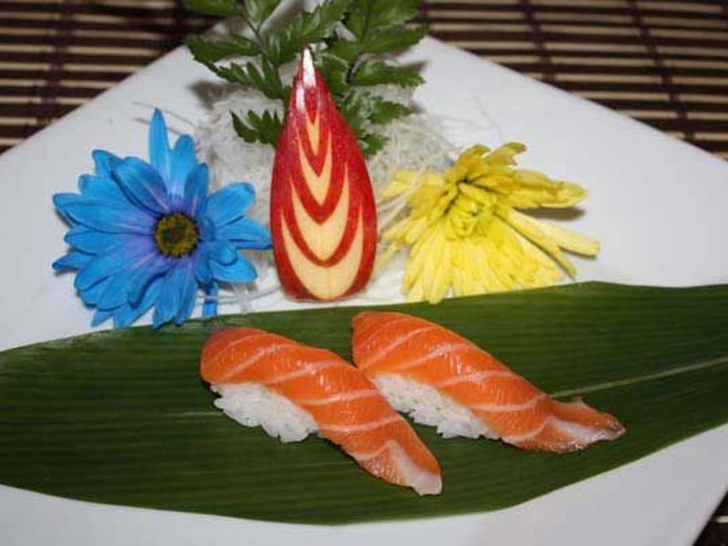 Salmon Sushi (2pcs)