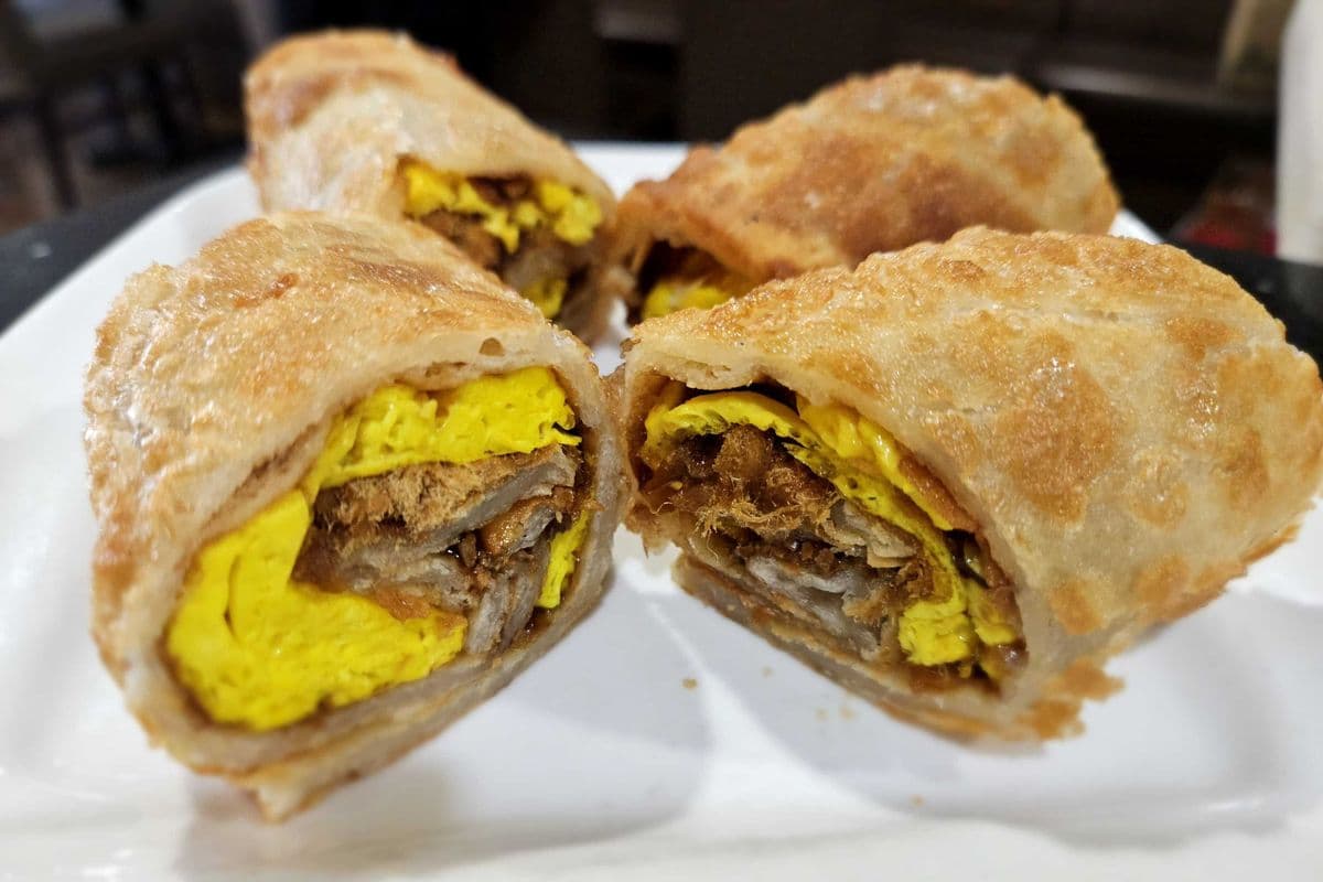 D7. Pork Floss with Egg Rolls (雞蛋肉鬆卷餅)