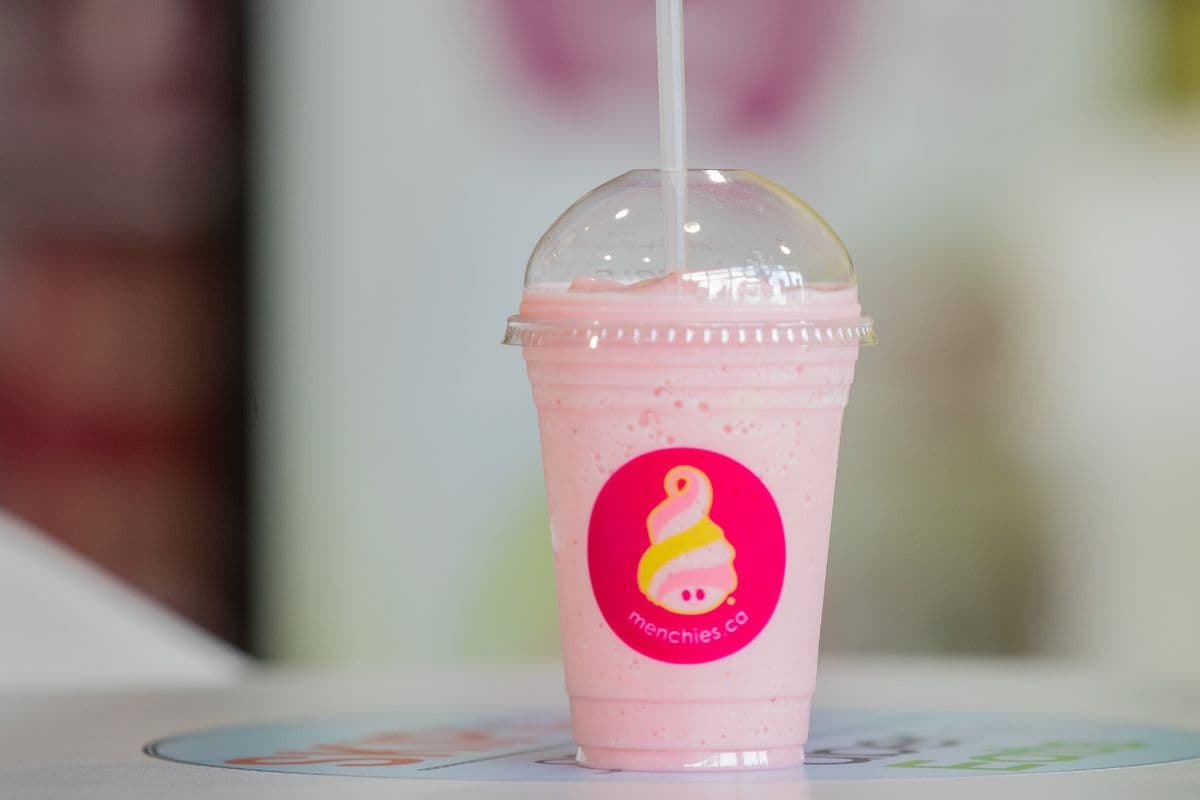 Classic Strawberry Shakes (16 OZ)