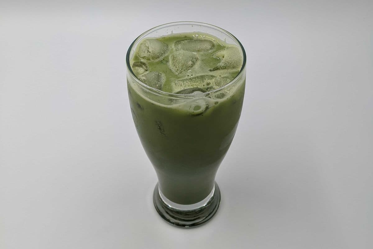 Latté matcha glacé / Iced Matcha Latte (16oz - 473mL)