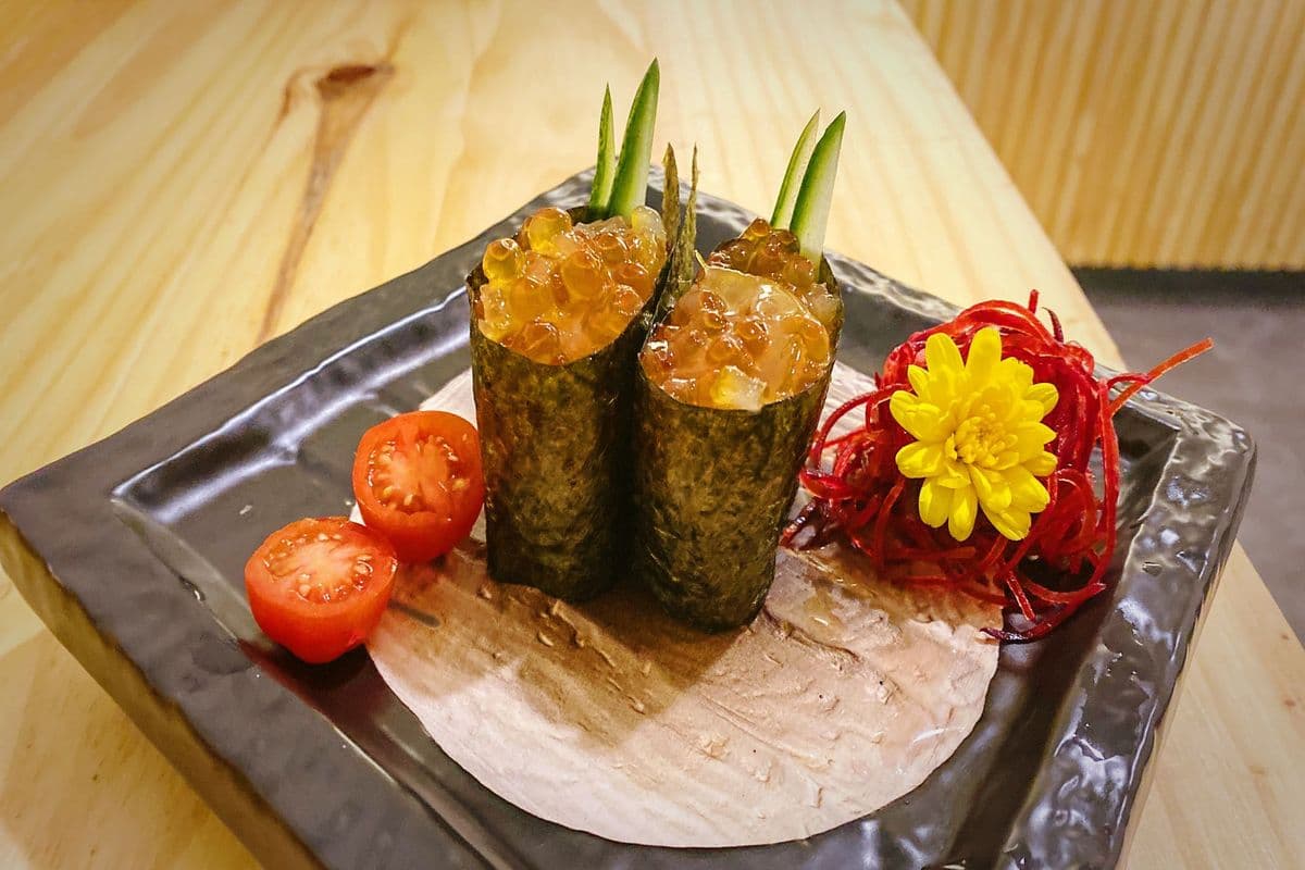 Salmon Roe (Ikura) Sushi (2 pcs)