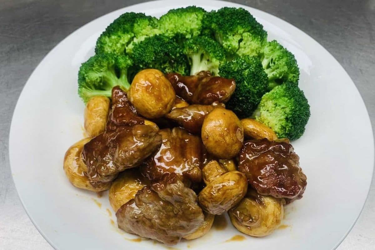 29. Beef Tenderloin in BBQ Sauce 烧汁什菌牛柳