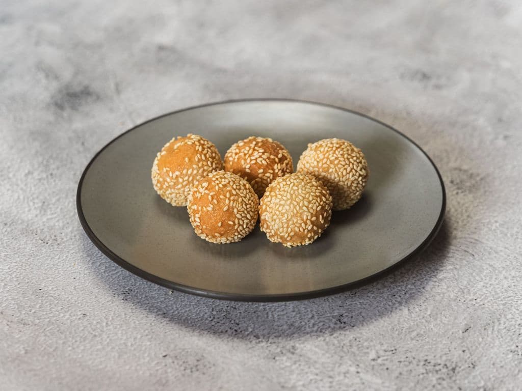 Deep fried sesame balls (5pcs)