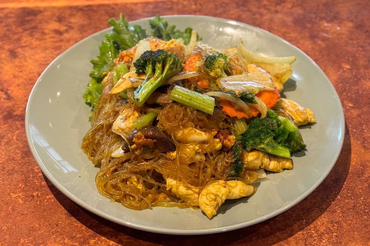 37. Pad Woon Sen Pong Karee