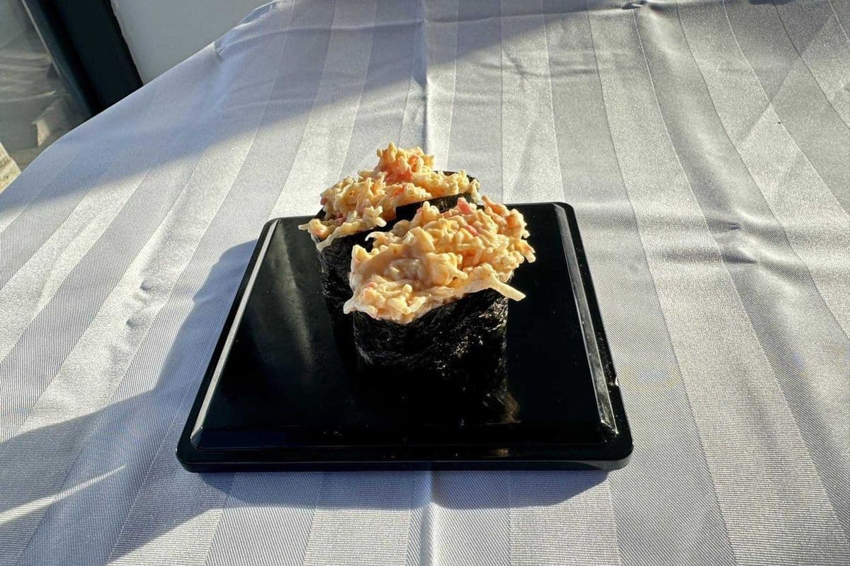 Spicy Crab Sushi (2pcs)