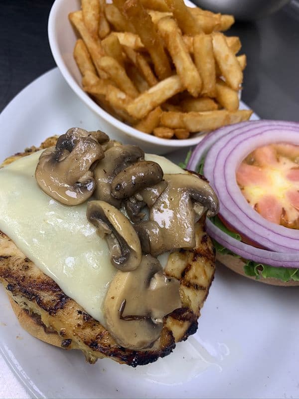 Burger au poulet grillé parisien / Parisian Grilled Chicken Burger