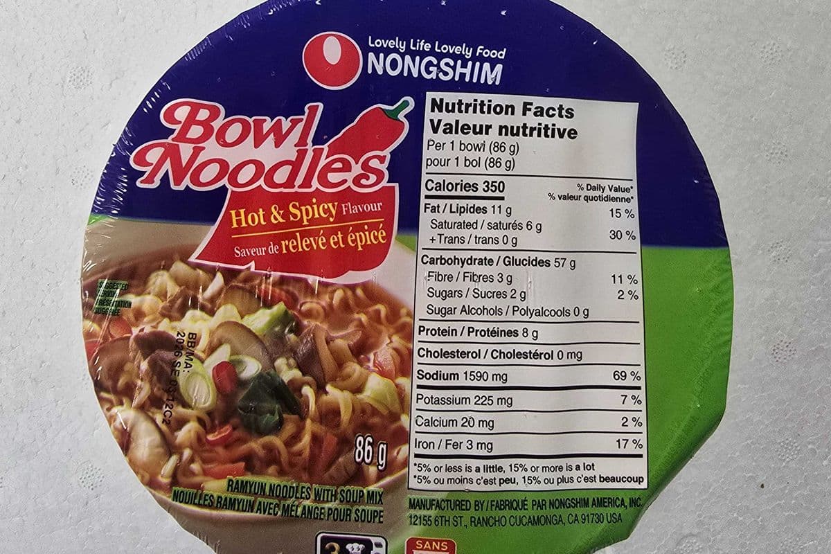 Nongshim Bowl Noodles Hot and Spicy flavour (86g)