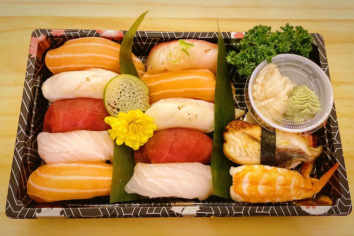 12 Sushi (12 pcs)