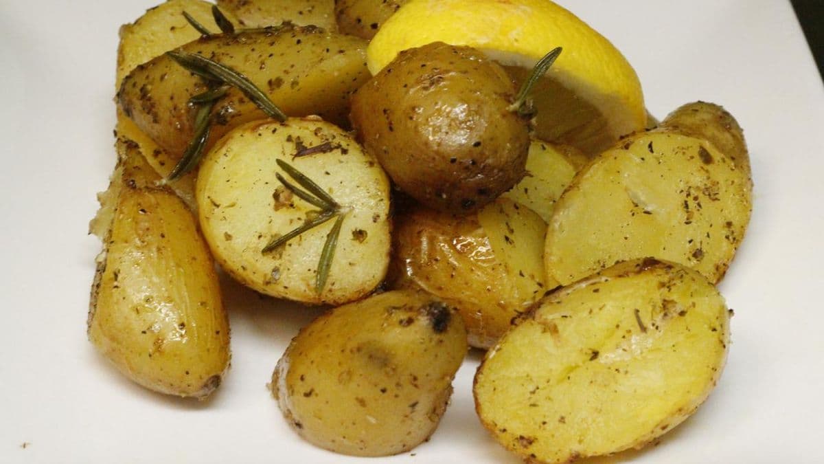 Side lemon potatoes