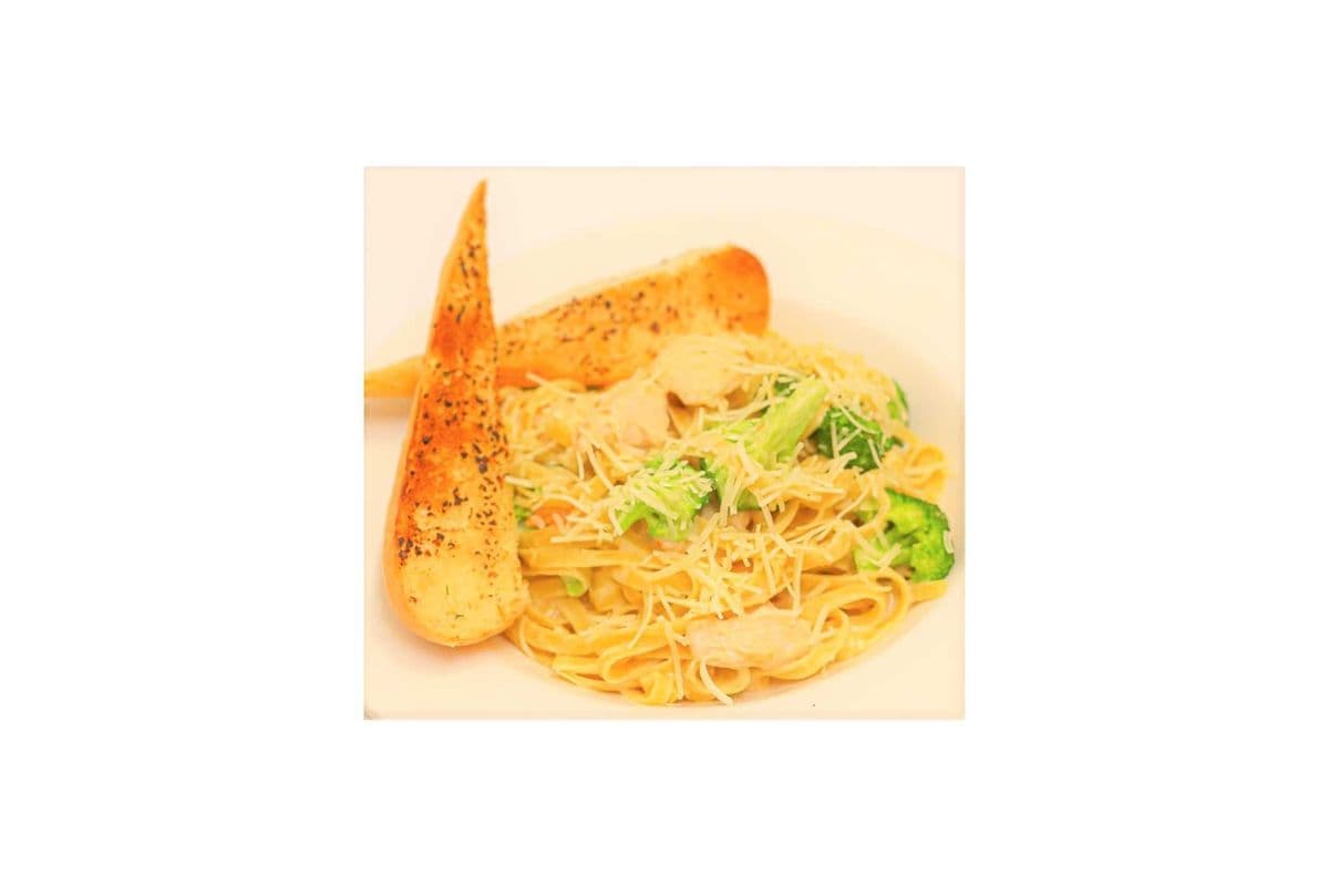 Chicken & Broccoli Alfredo