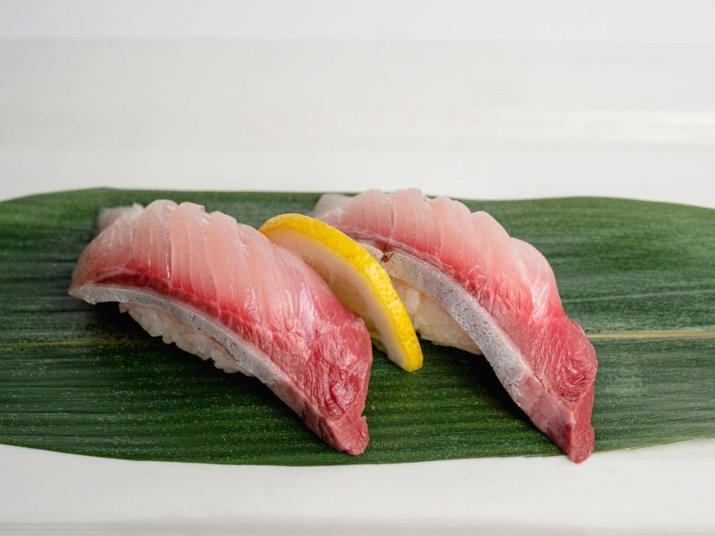 Hamachi Sushi (2pcs)