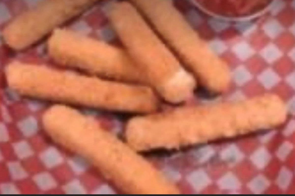 Mozzarella Sticks with marinara sauce (6)
