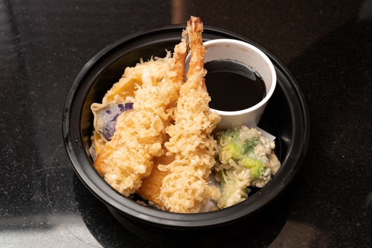 42. Tempura (7 pcs)