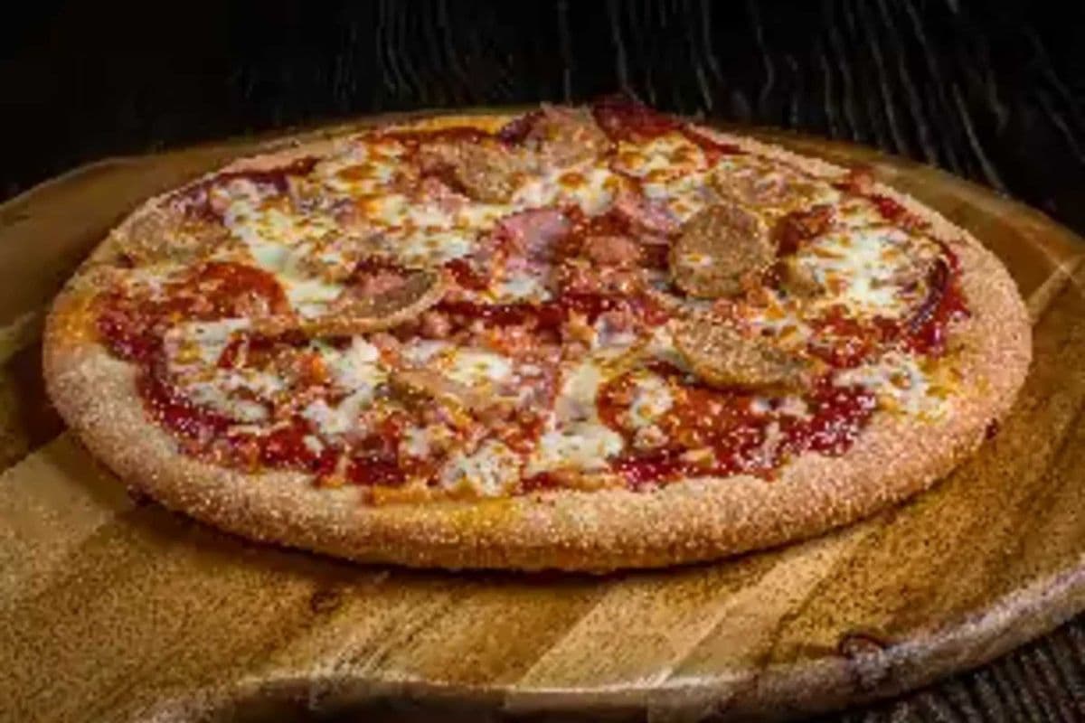 14" Large Carnivore Pizza