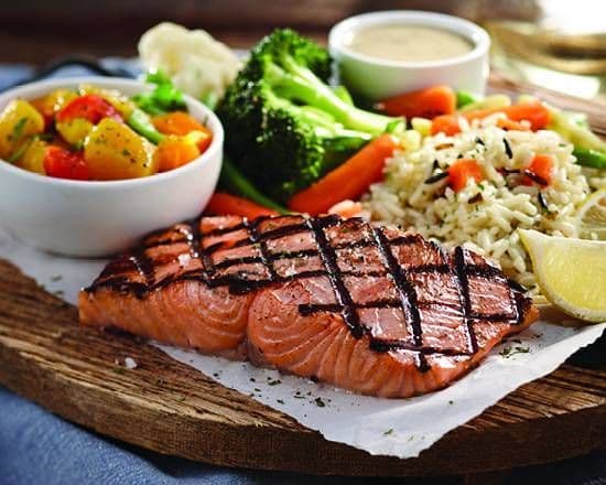 Saumon de l'Atlantique grillé / Grilled Atlantic Salmon
