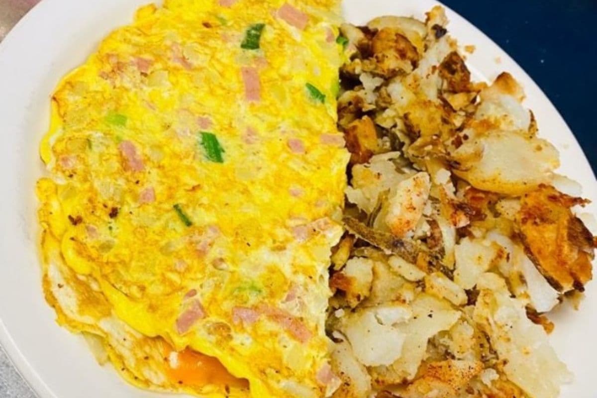 Western Omelette with Cheddar